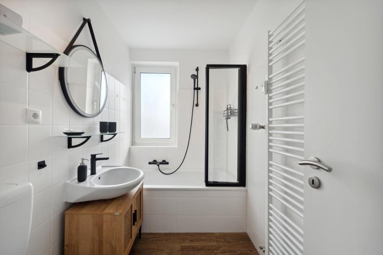 Amalfi Apartments A01 - Gemuetliche 2 Zi-Wohnung Mit Boxspringbetten Und Smart Tv Kaiserslautern Luaran gambar
